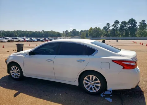 2016 Nissan Altima 2.5 z USA, uszkodzony, nr VIN 1N4AL3AP0GC163495